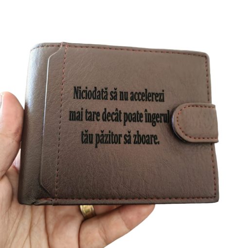portofel maro cu capsa Niciodata sa nu accelerezi