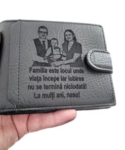 portofel negru cu capsa Familia este Locul!