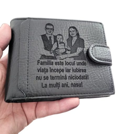 portofel negru cu capsa Familia este Locul!