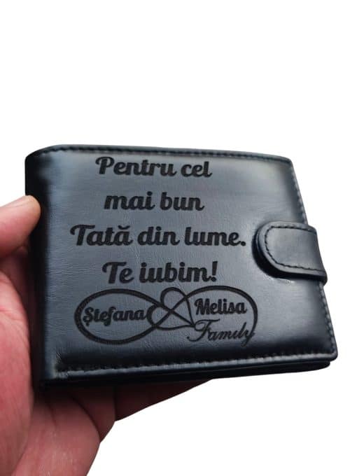 portofel cu text negru cu capsa Tata