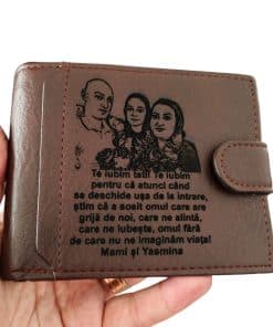 portofel maro cu capsa Cand se deschide usa