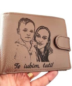 portofel cadou personalizat maro cu capsa Te iubim tati!