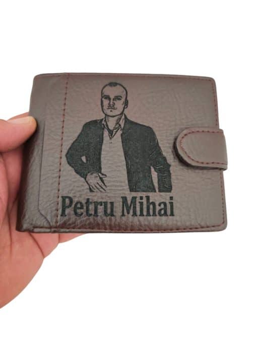 portofel maro cu capsa P.M