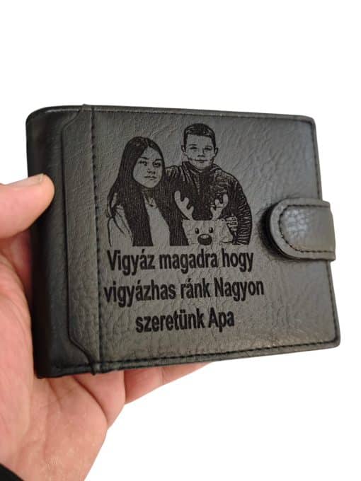 portofel barbat negru cu capsa poza si text in alta limba1