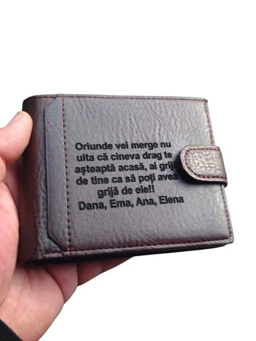 portofel maro cu capsa personalizat cu text sa poti avea