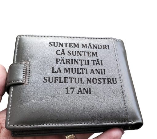 portofel gri cu capsa piele naturala Suntem mandri.