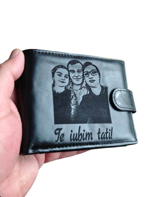 portofel negru cu poza si text Te iubim tati