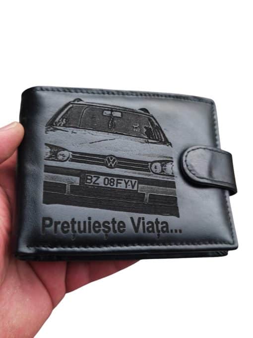 portofel negru cu capsa personalizat cu masina si text