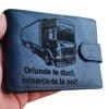 63802742 8acc 480e b490 a40d2b10b118 e1688039210960 - portofel albastru cu capsa Camion si text - Portofelul Meu