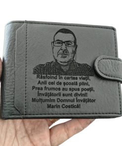 portofel negru cu capsa Rasfoind cartea vietii