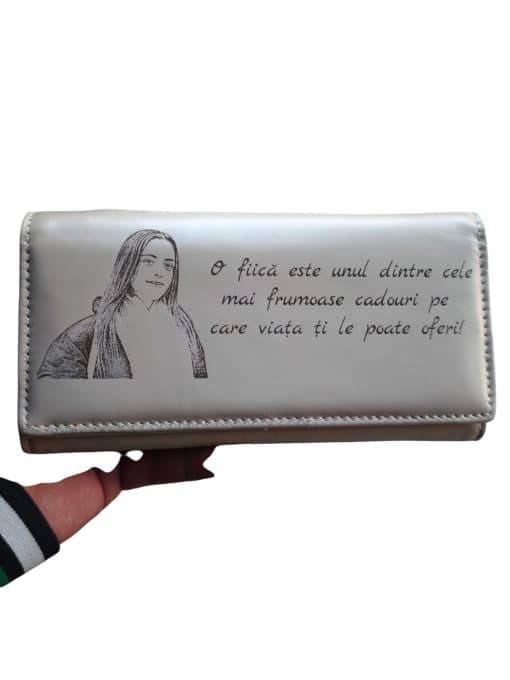 portofel cu poza si text  dama beige Fiica