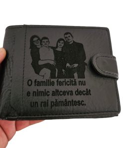 portofel personalizat cu text si poza negru cu capsa O familie fericita