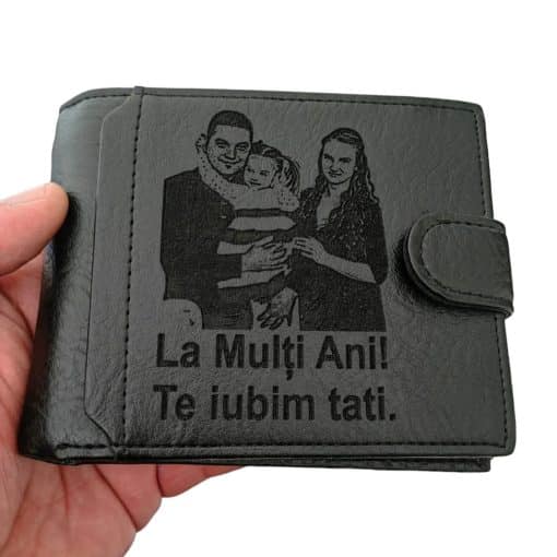 portofel personalizat negru cu capsa  La multi ani Te iubim Tati