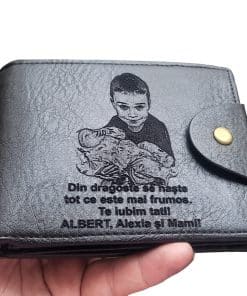 Portofel personalizat negru cu capsa Din dragoste se naste tot ce e mai frumos