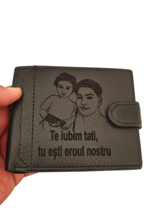 portofel personalizat cu poza si text negru eroul noastru