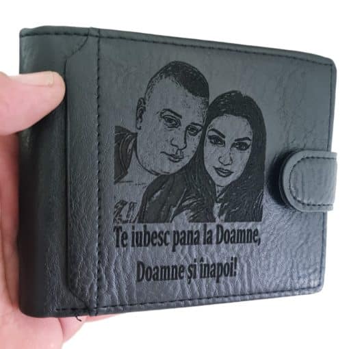 portofel personalizat negru cu capsa Te iubesc pana la Doamne Doamne