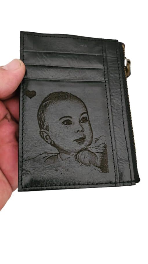 Port card negru din piele naturala personalizat cu poza tip portret si text scurt 2