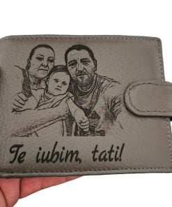 portofel gri cu capsa Te iubim tati2