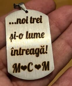 breloc personalizat cu text noi trei