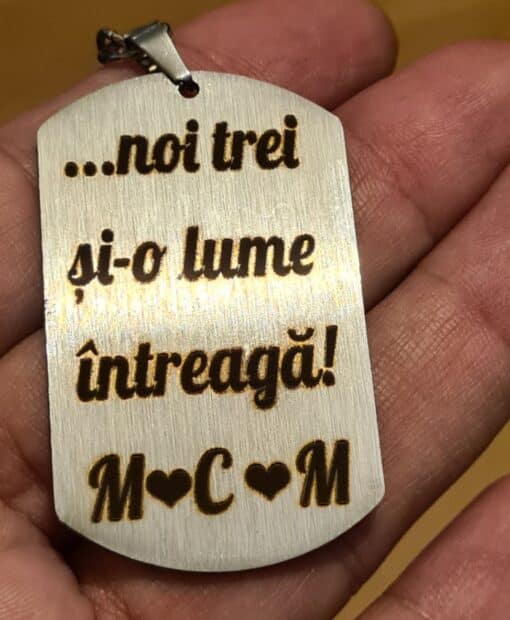 breloc personalizat cu text noi trei