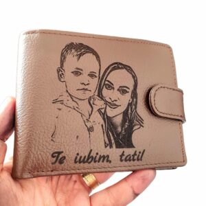 portofel cadou personalizat maro cu capsa Te iubim tati!