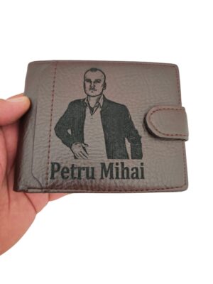 portofel maro cu capsa P.M
