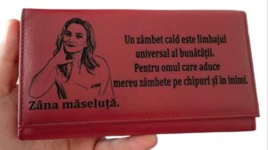 portofel dama rosu Un zambet