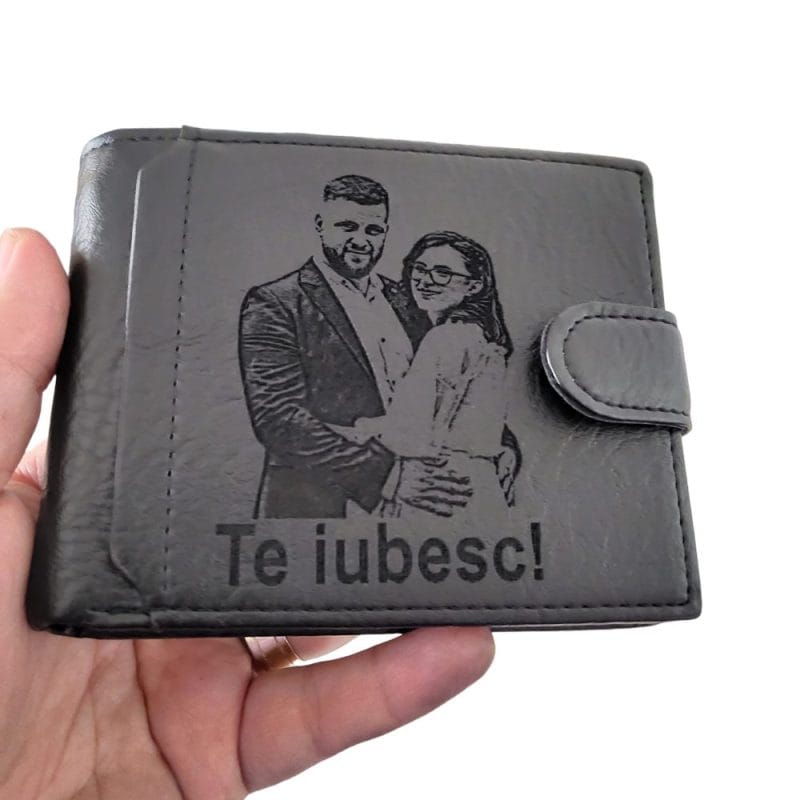 portofel negru cu capsa Te IUBESC.