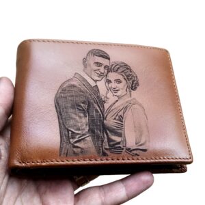 Portofel maro coniac fara capsa personalizat din piele naturala cu poza!