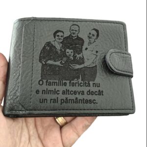 portofel negru cu capsa O familie Fericita