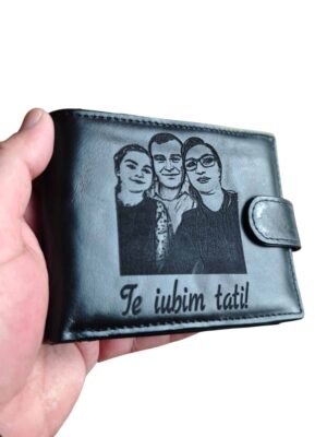 portofel negru cu poza si text Te iubim tati