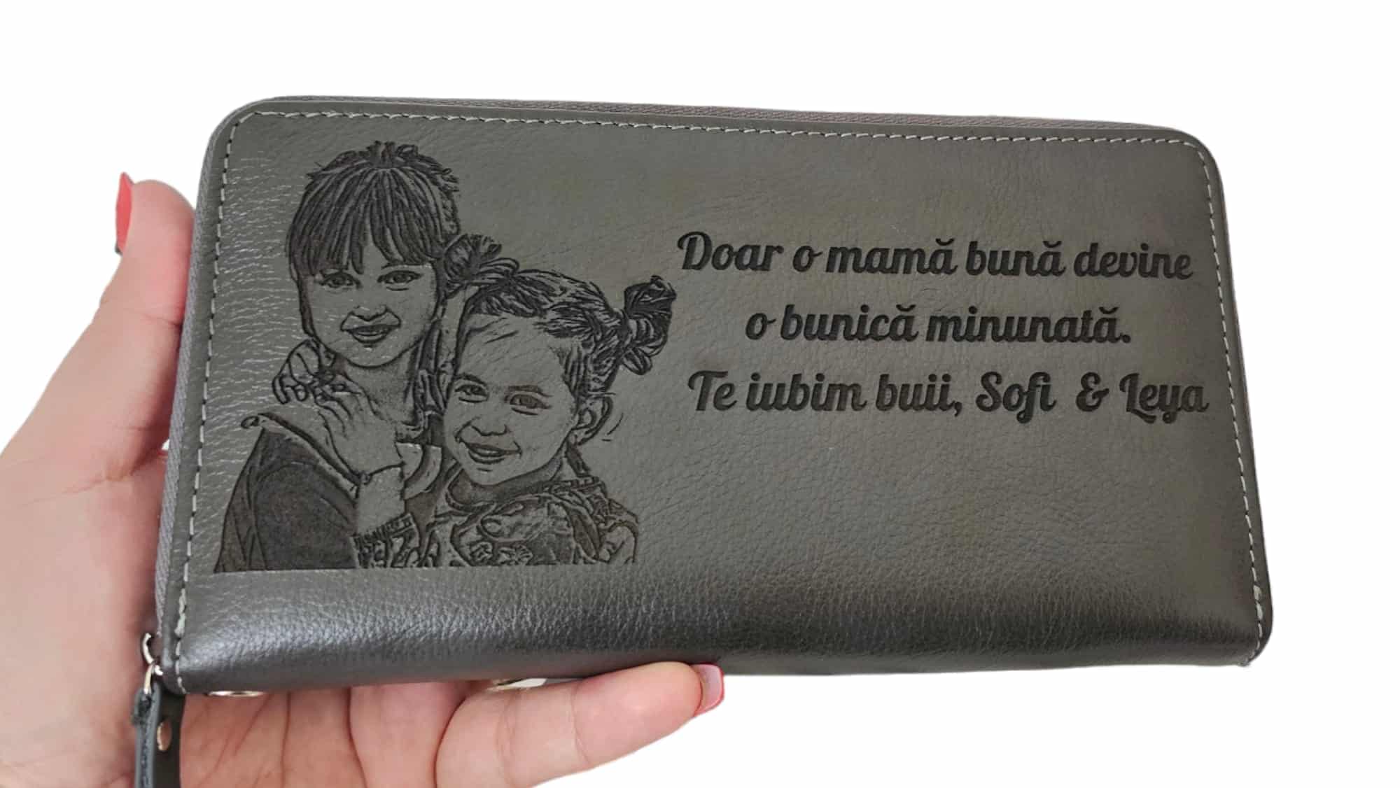 portofel dama personalizat cu poza si text gri Te iubim bunii