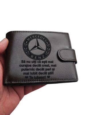 portofel piele naturala  maro cu capsa logo auto si text