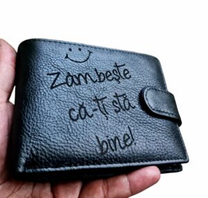Portofel Personalizat 'Zambeste ca-ti sta bine', barbati, piele naturala , negru