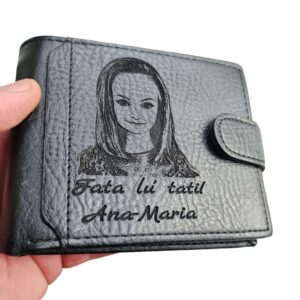 portofel gravat negru cu capsa Fata lui tati!