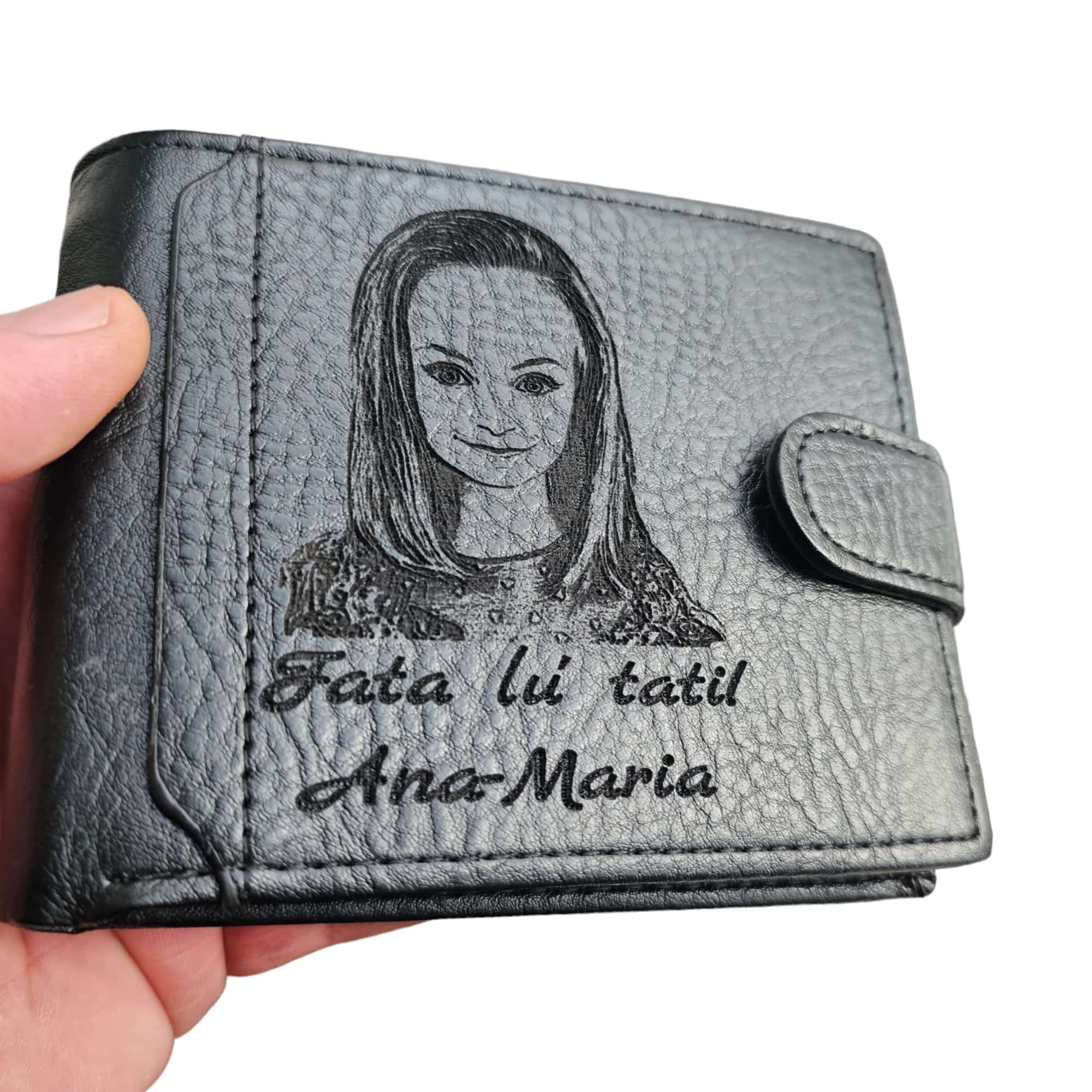 portofel gravat negru cu capsa Fata lui tati!