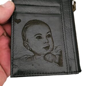 Port card negru din piele naturala personalizat cu poza tip portret si text scurt 2