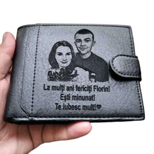 portofel personalizat negru cu capsa Esti Minunat