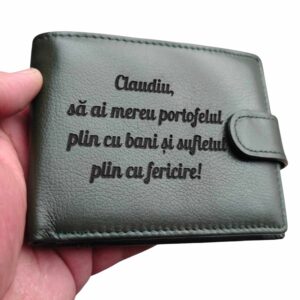 portofel verde cu capsa piele naturala plin cu bani