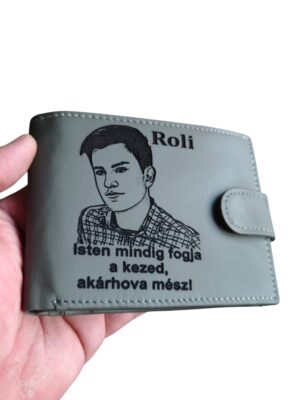 portofel piele naturala gri cu capsa poza si text.